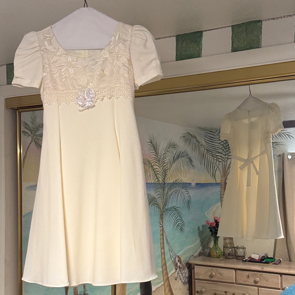 Chic Cream Short Sleeve Dress with Belt